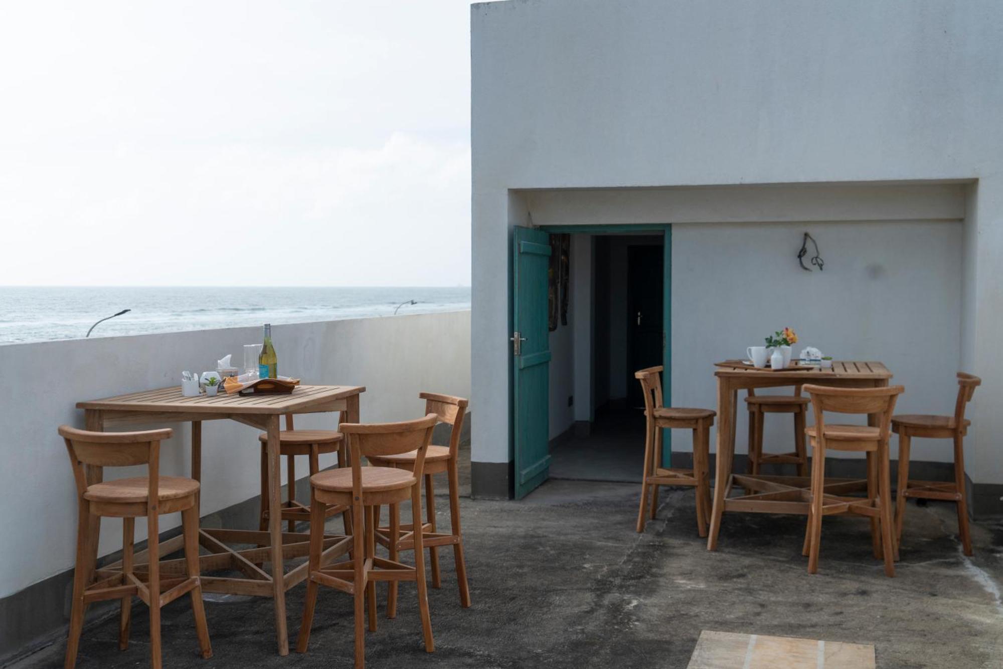 Four Petals Inn Коломбо Екстериор снимка