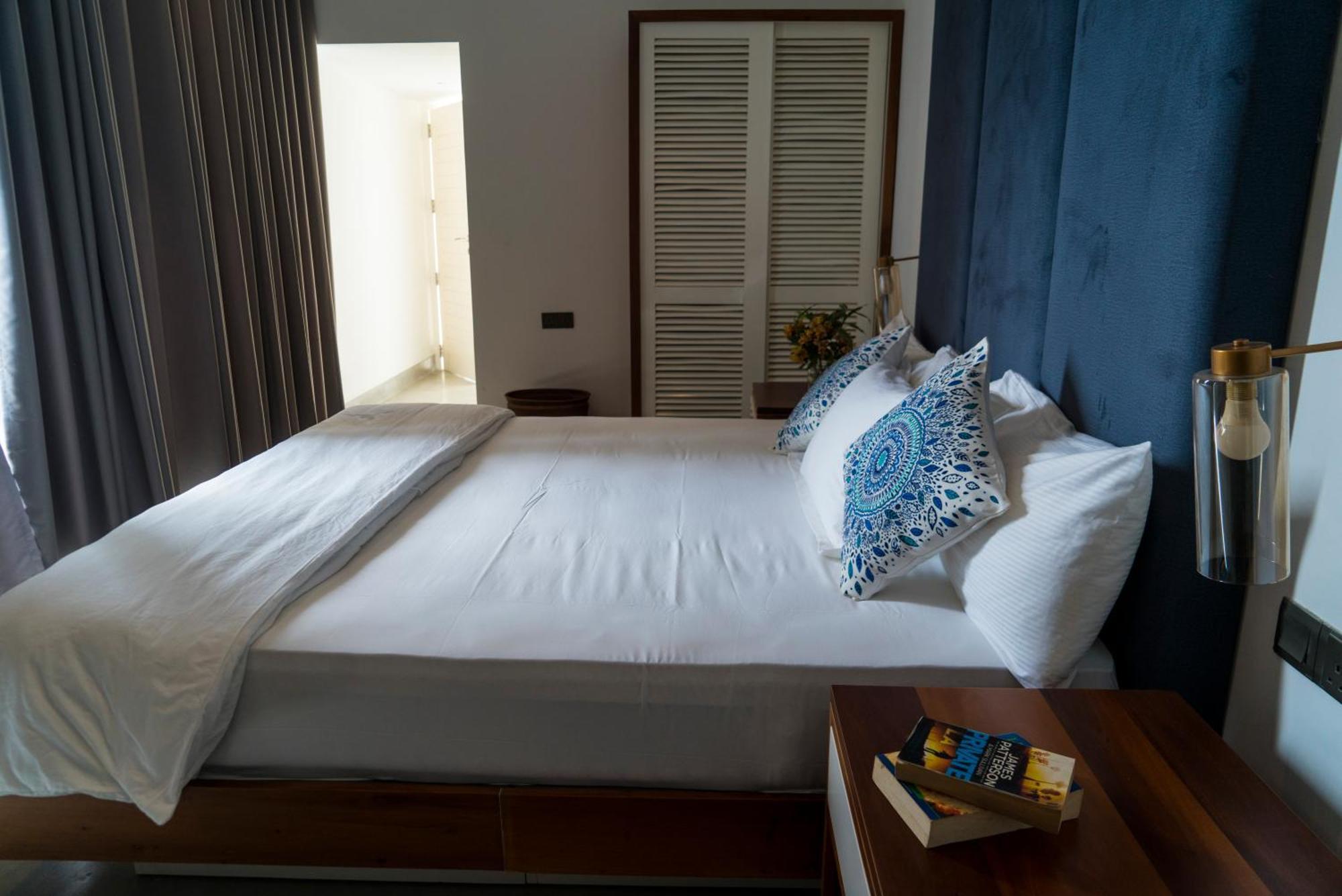 Four Petals Inn Коломбо Екстериор снимка