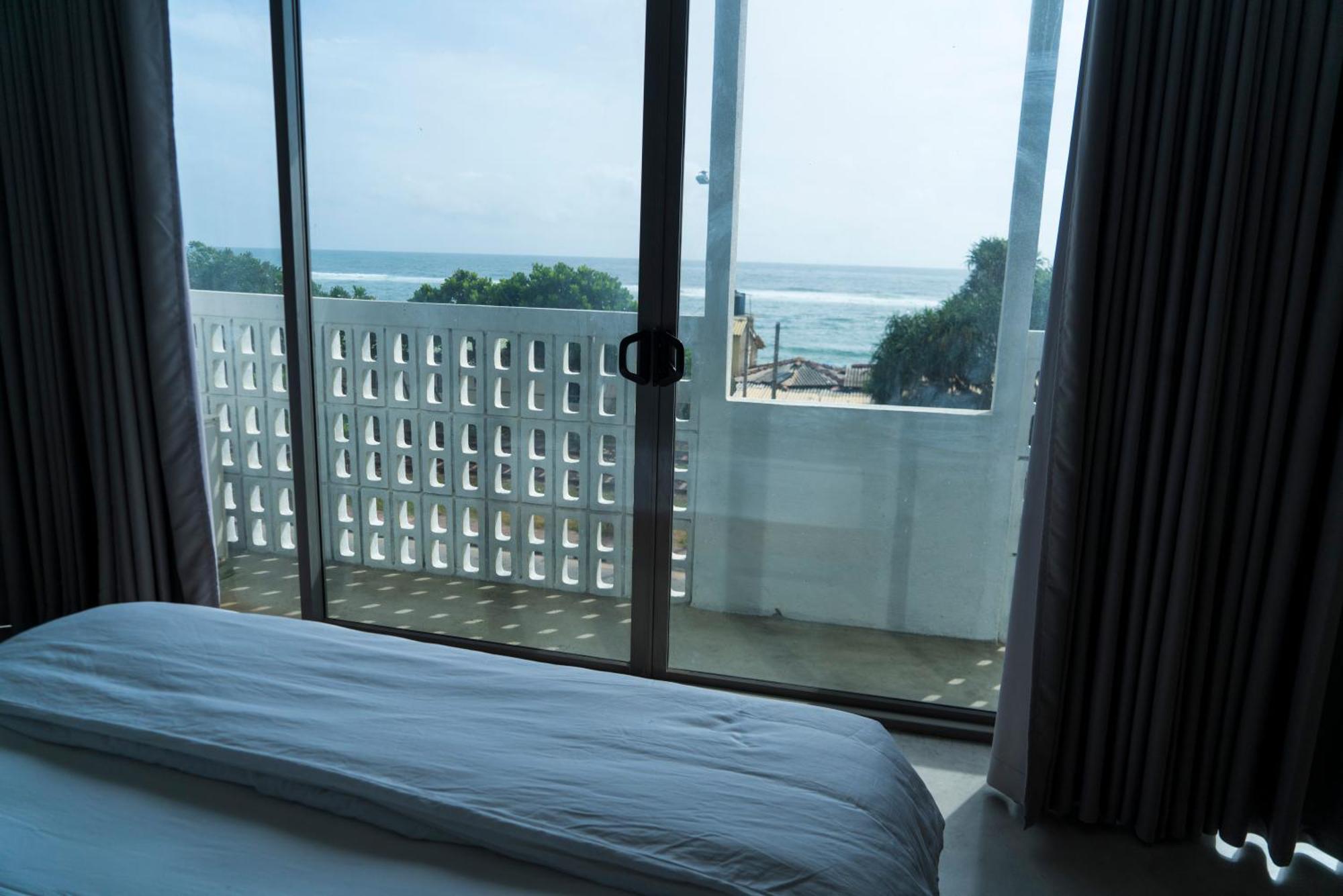 Four Petals Inn Коломбо Екстериор снимка