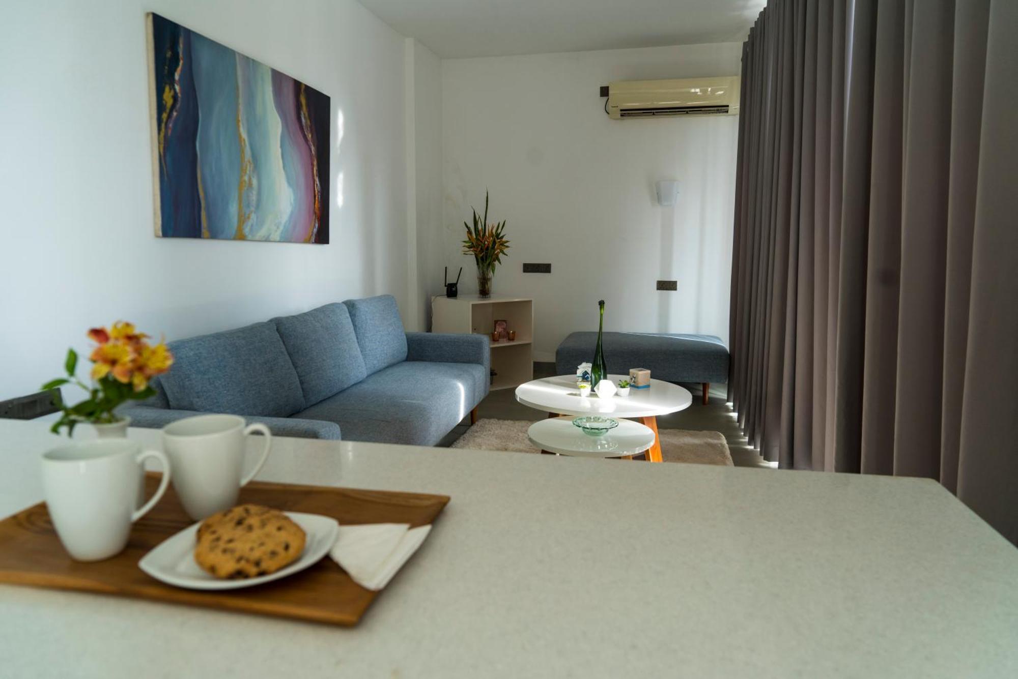 Four Petals Inn Коломбо Екстериор снимка