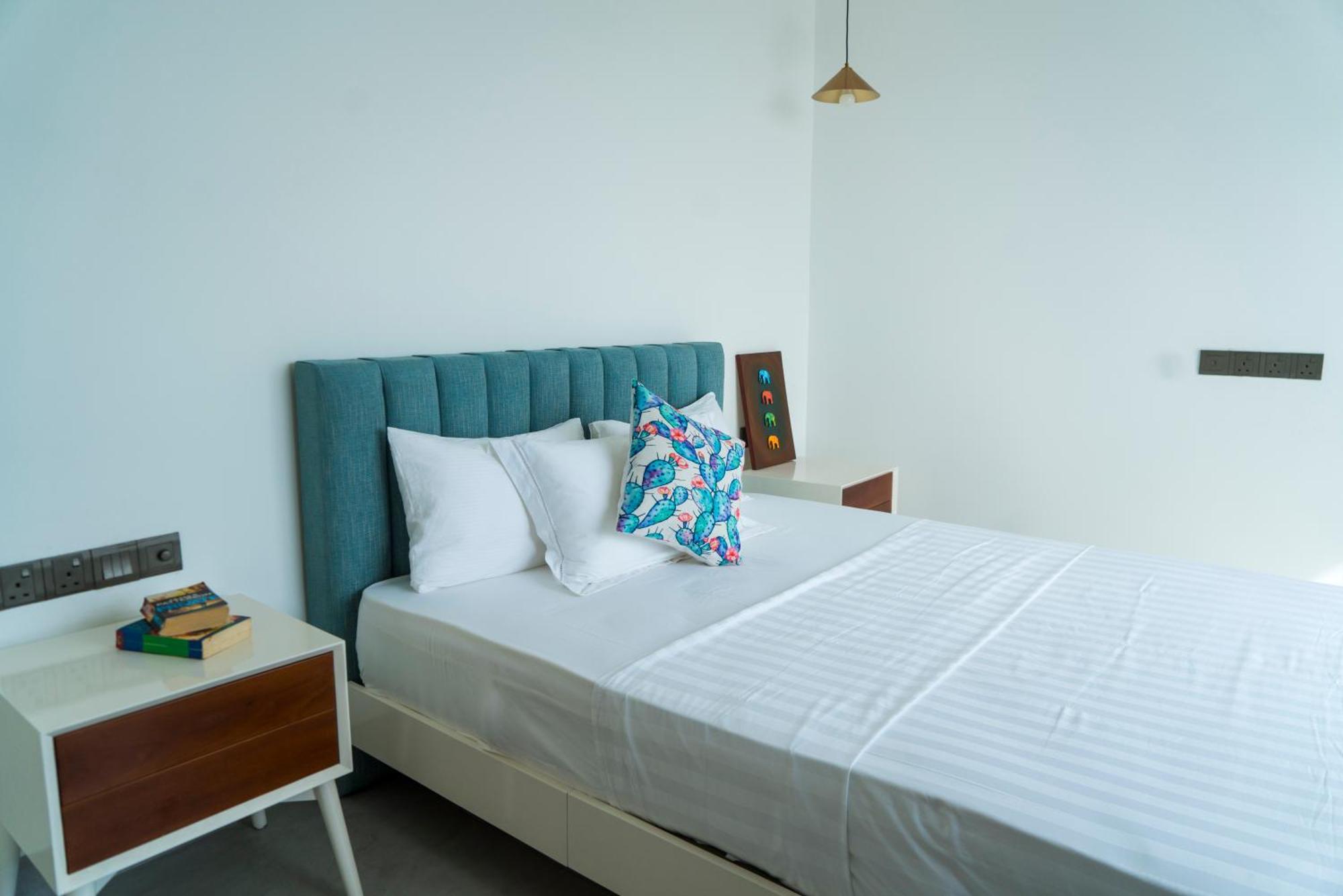 Four Petals Inn Коломбо Екстериор снимка